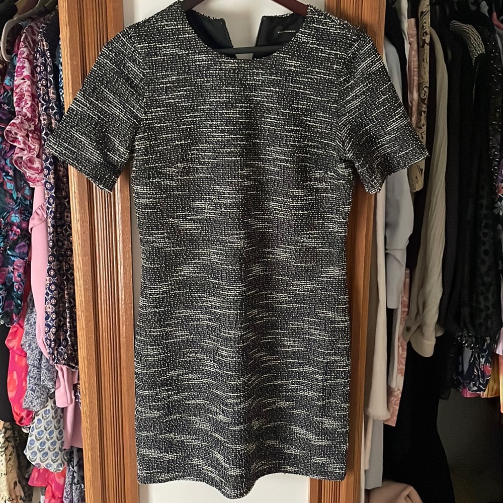 Club Monaco black and white shift dress. Size small.